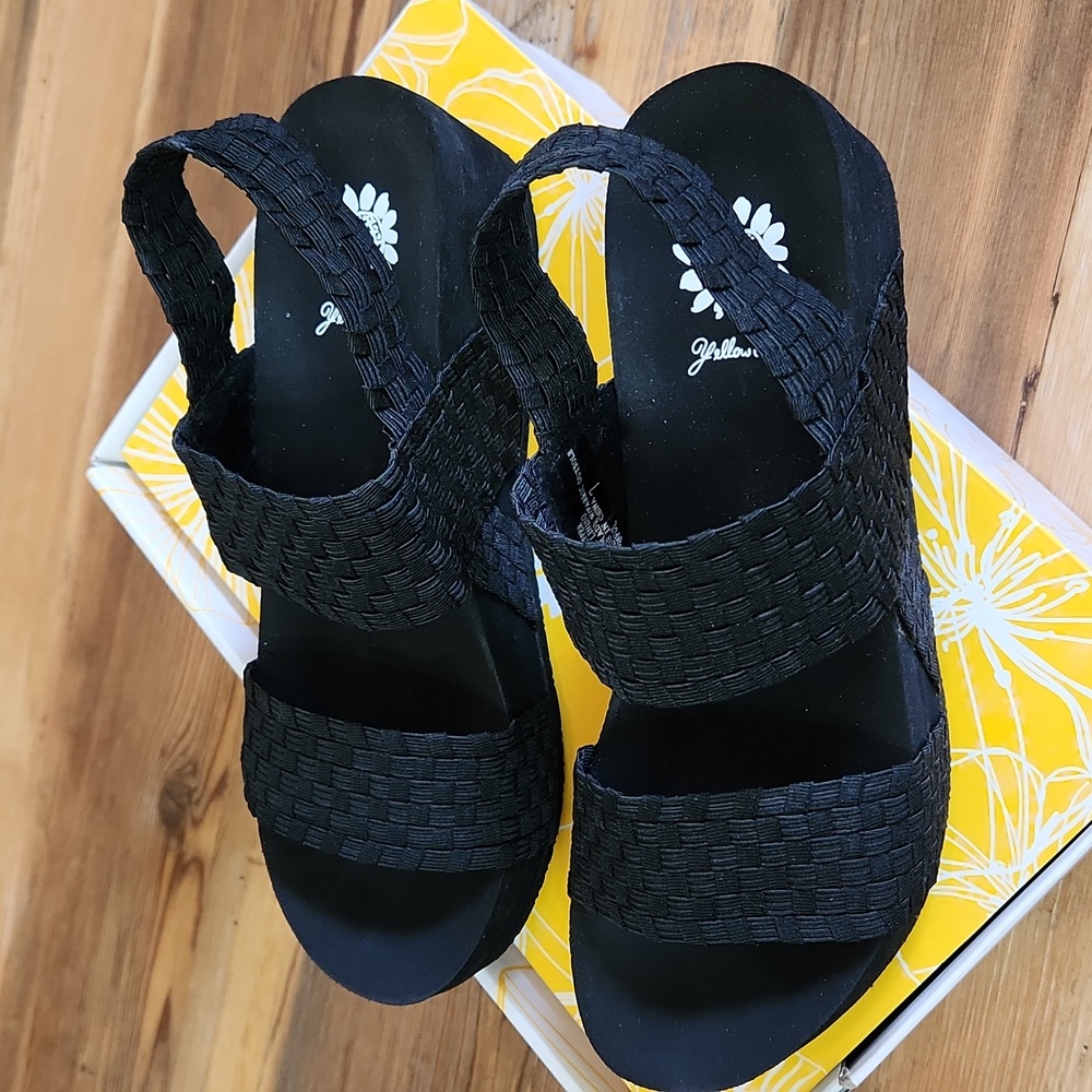 Yellow Box Sandals, size 7, Black - Picture 2 of 7